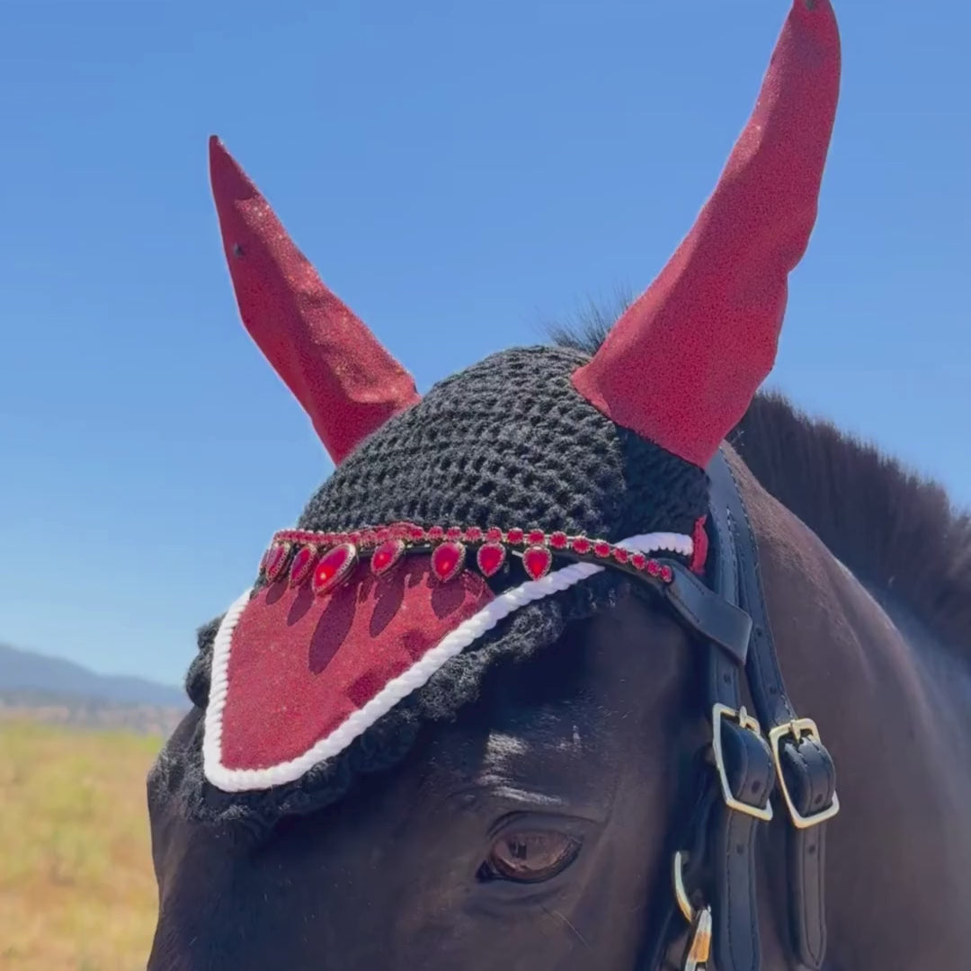 Scarlet Red Saddle Pad Set